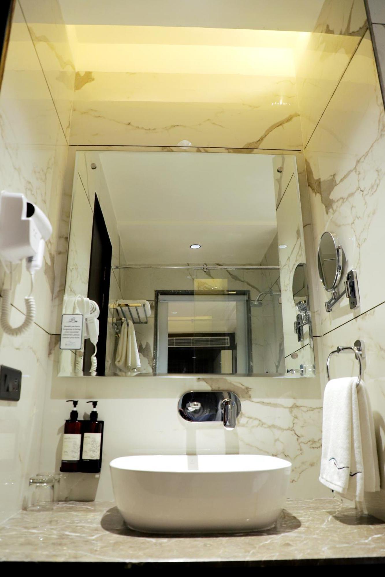 Blusalzz Residence Amritsar Bagian luar foto