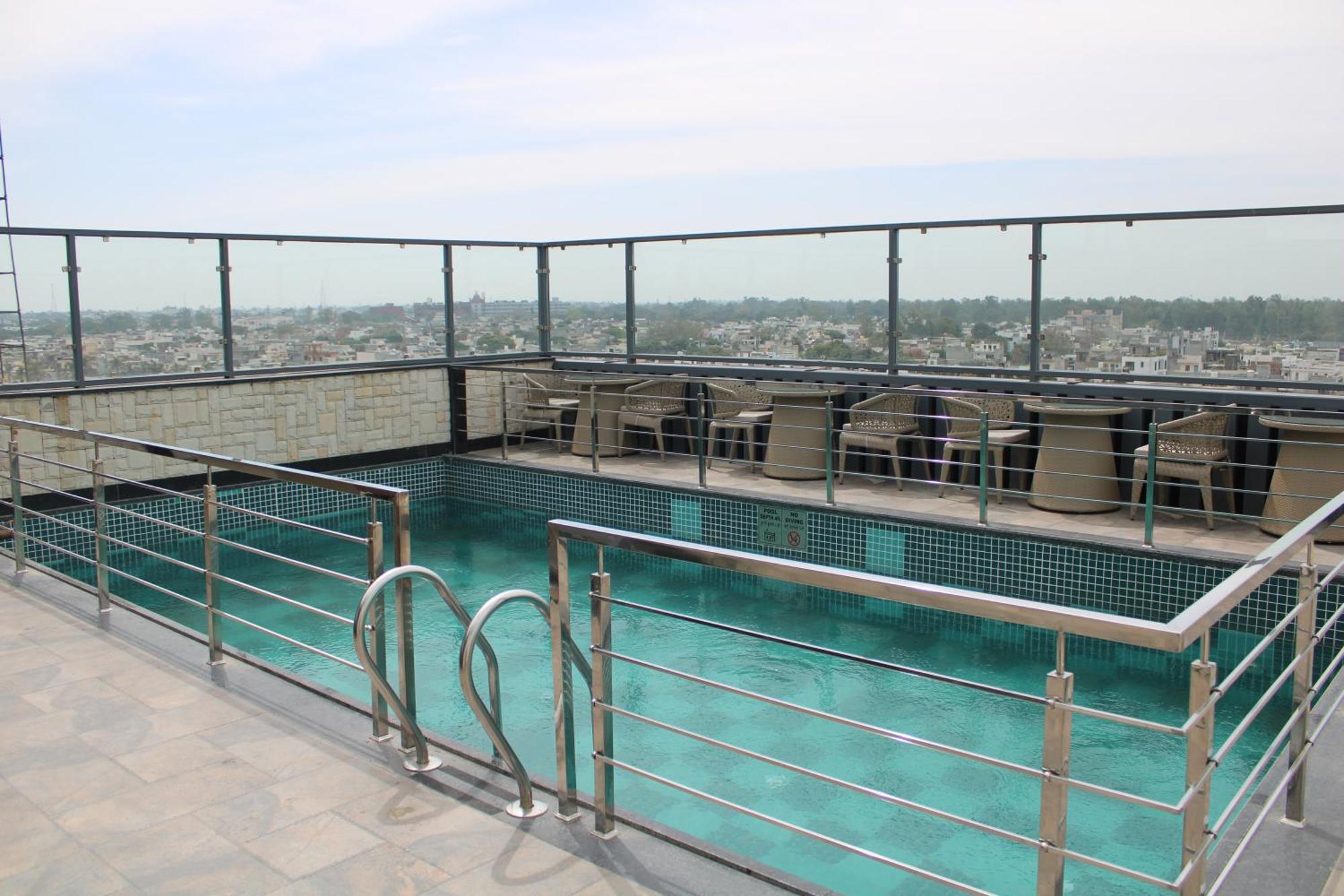 Blusalzz Residence Amritsar Bagian luar foto